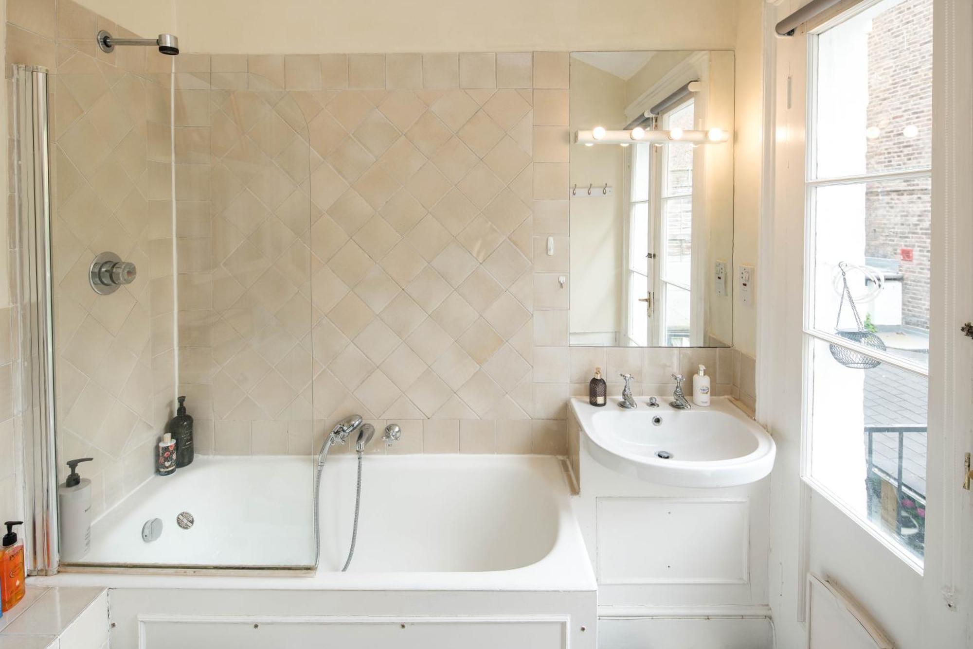 High-ceiling Gorgerous Victorian Flat With Private Garden - 3 Mins To Hyde Park, Kensington Palace, 8 Mins Nottinghill, High Street Kensington Station Apartament